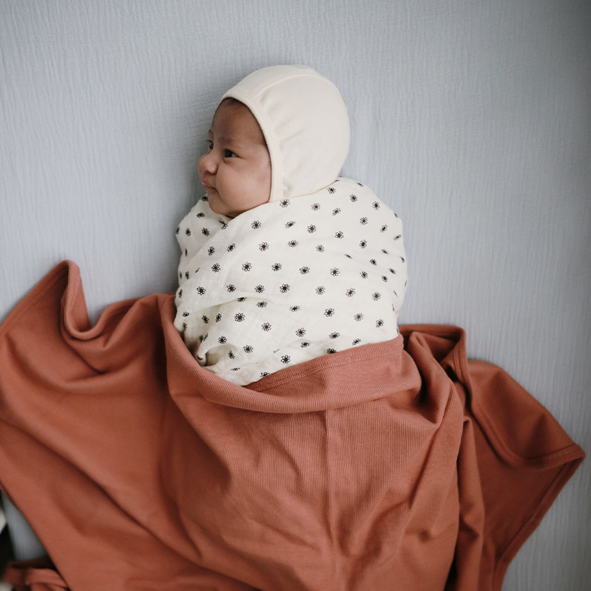 Lange d'emmaillotage en coton Biologique black daisy 