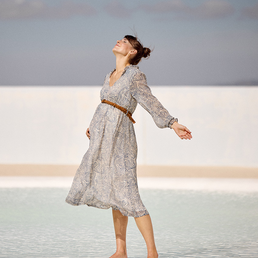 Robe manches longues ceinturée à imprimé abstrait pour femme 