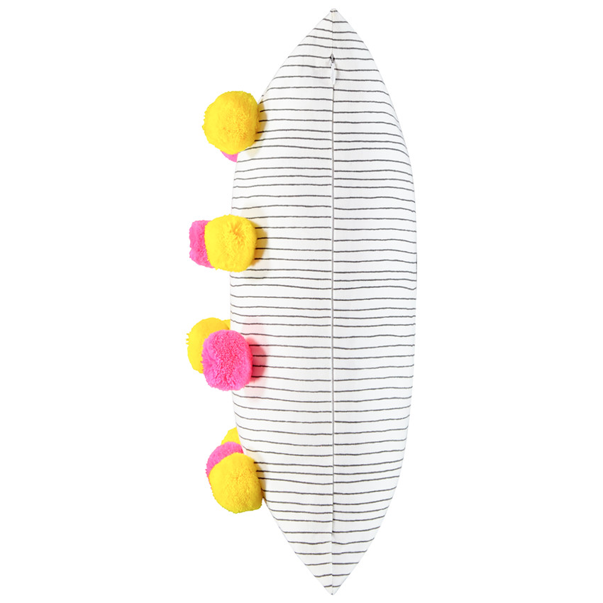 Coussin décoratif à pompoms colorés fluo 