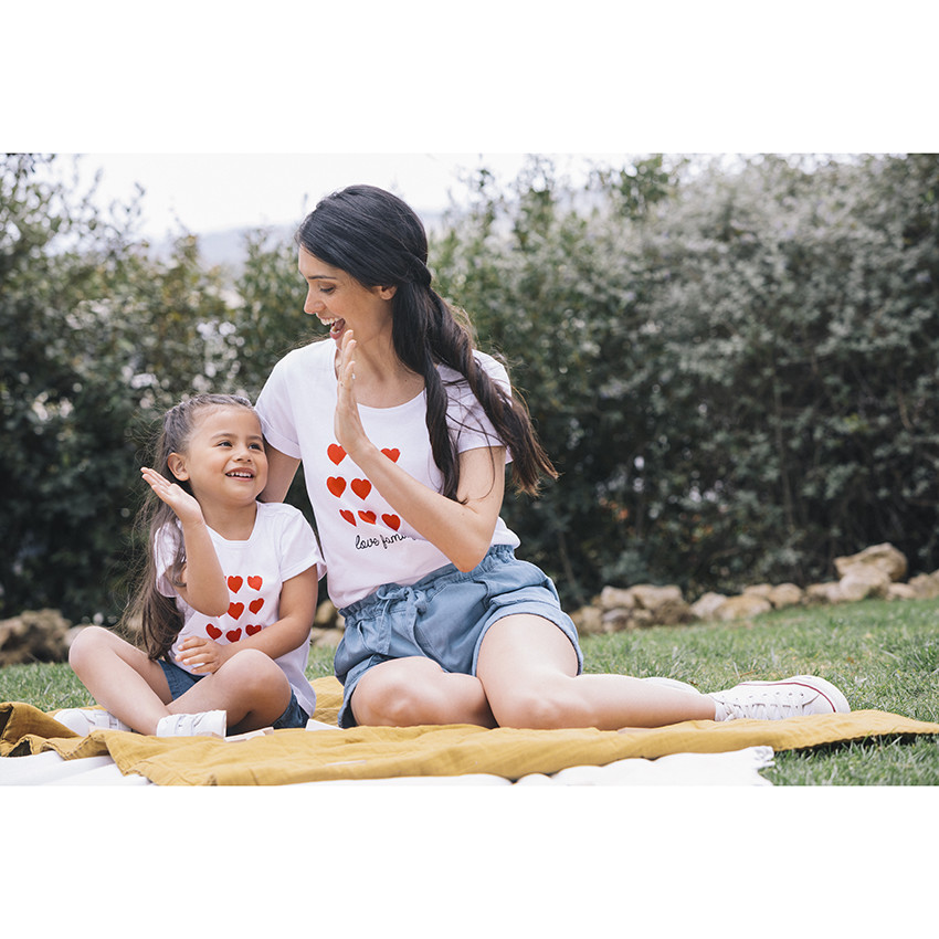 T-shirt manches courtes femme print coeurs et texte "Love Family" 