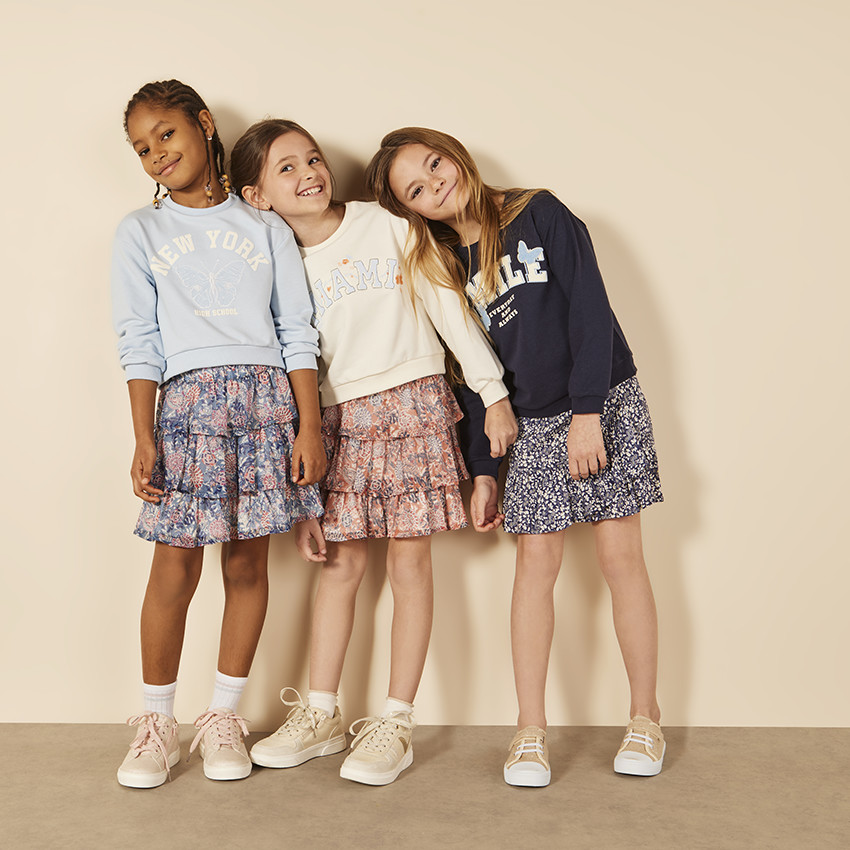 Sweat molleton patchs papillons en bouclettes pour fille 