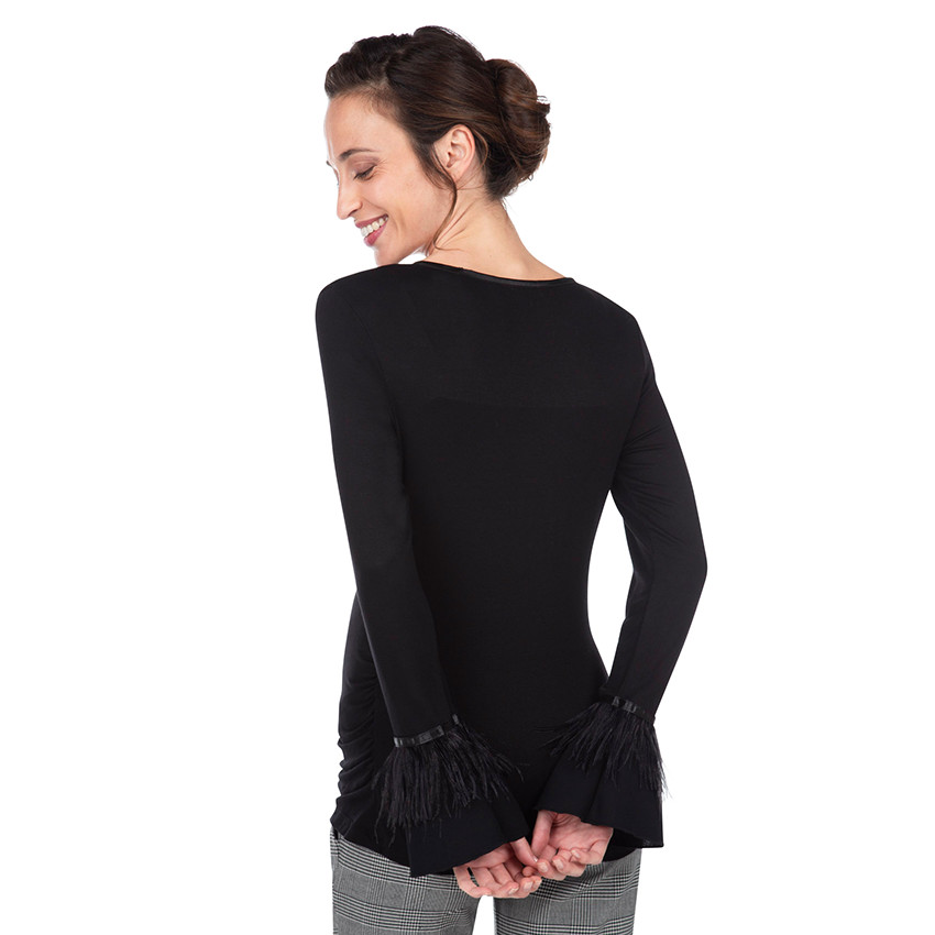 Top de grossesse avec bout des manches évasé et plumes 