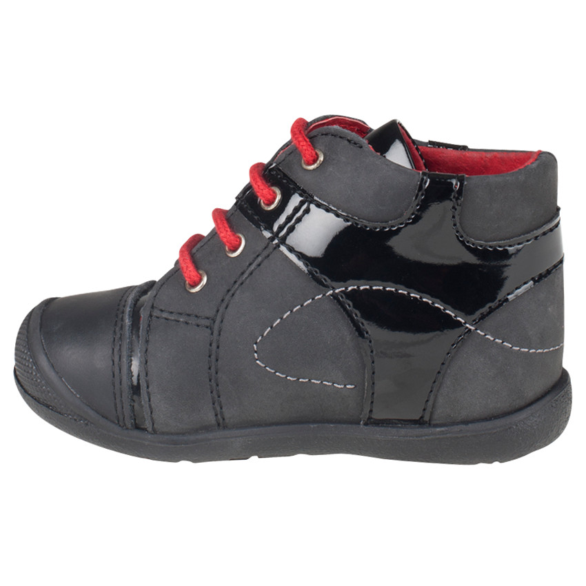 Bottillons noir en cuir à lacets et patch fleur 
