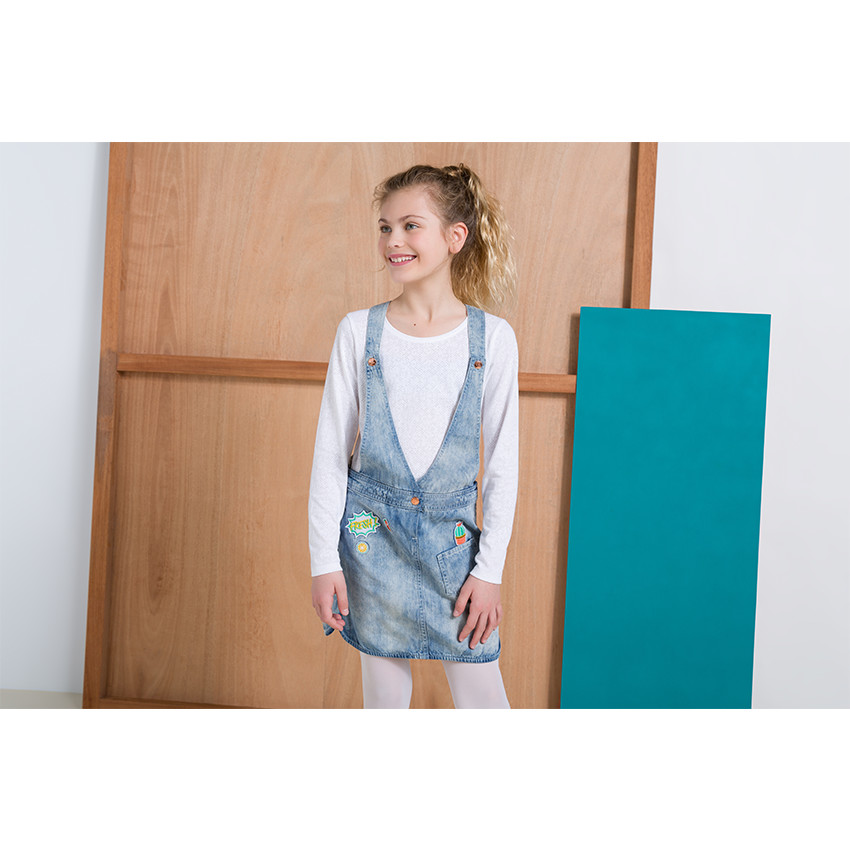 Robe salopette en jeans avec patchs fantaisie  