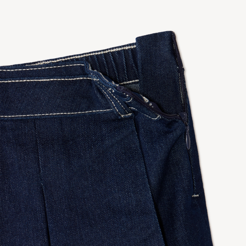 Jupe-short plissé en denim fille avec boucle cœur à strass 