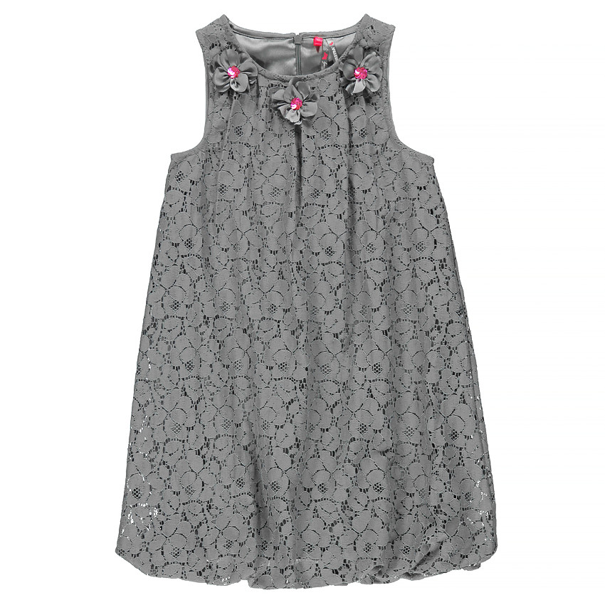 Robe boule en dentelle avec fleurs cousues 