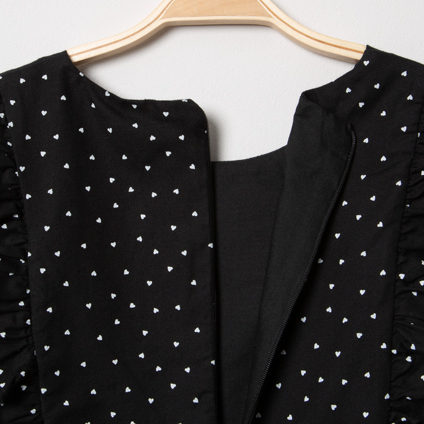 Robe manches courtes volantées à coeurs all-over 