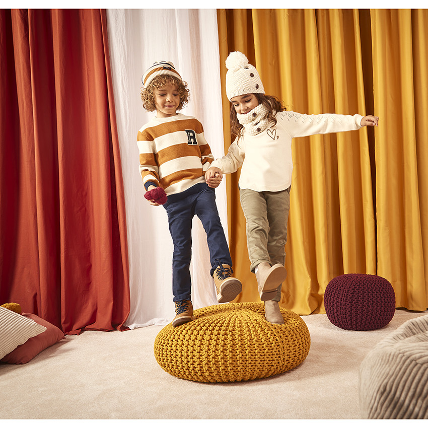 Pull en tricot avec broderie pour fille 
