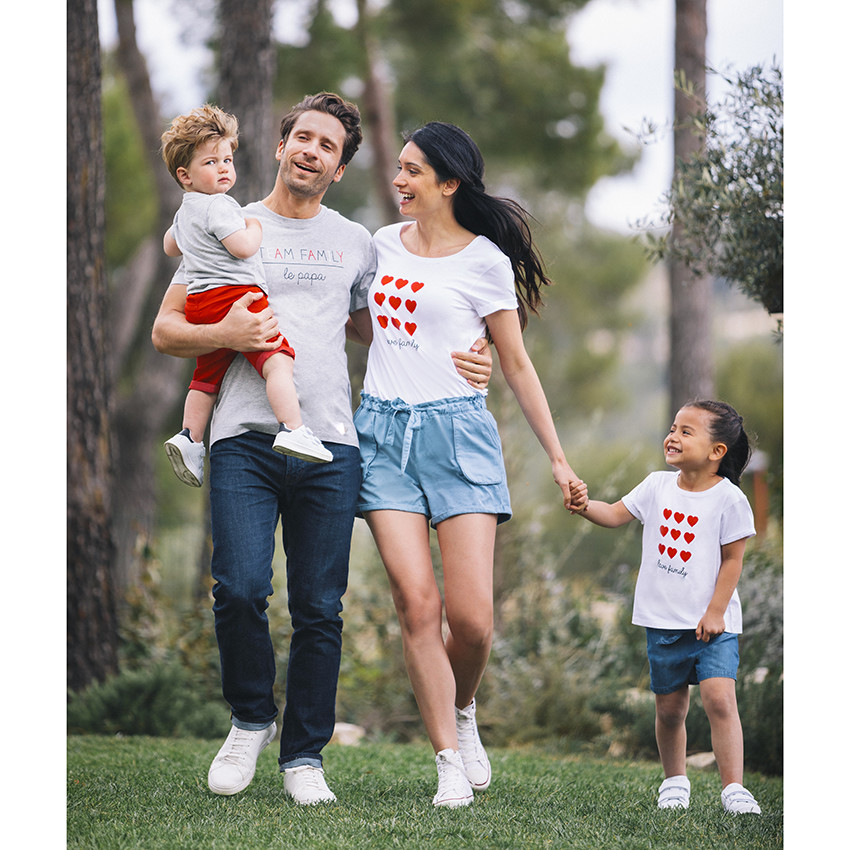 T-shirt manches courtes femme print coeurs et texte "Love Family" 