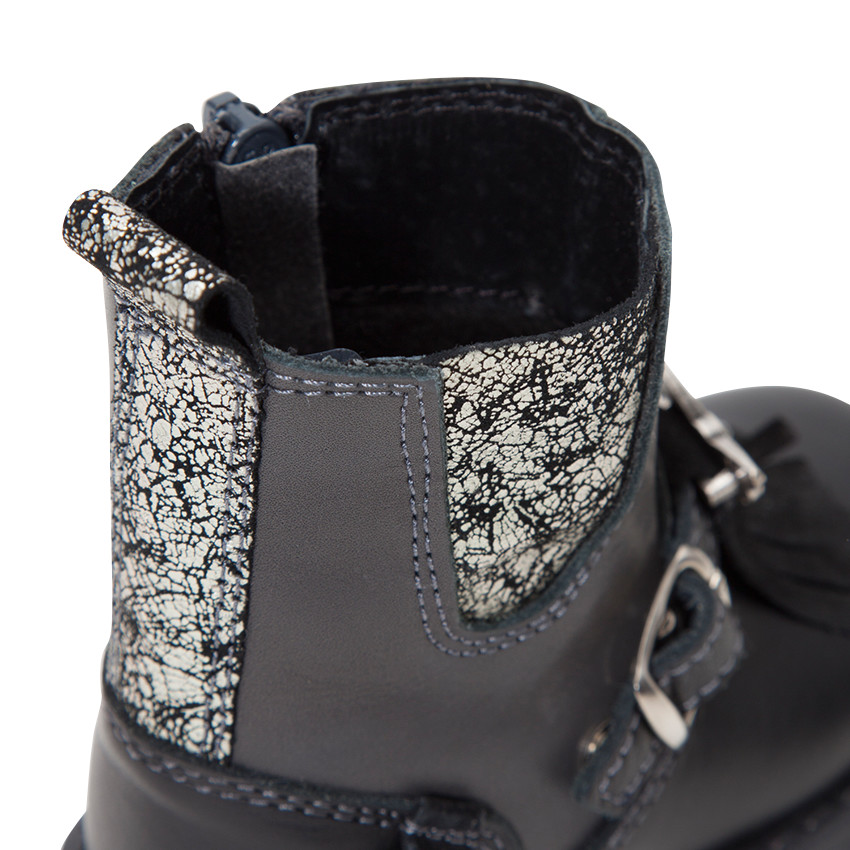 Bottines noires en cuir avec boucle et franges et empiècements fantaisie 