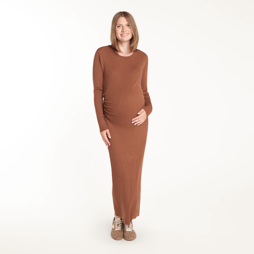 Robe longue de maternité en maille côtelée 
