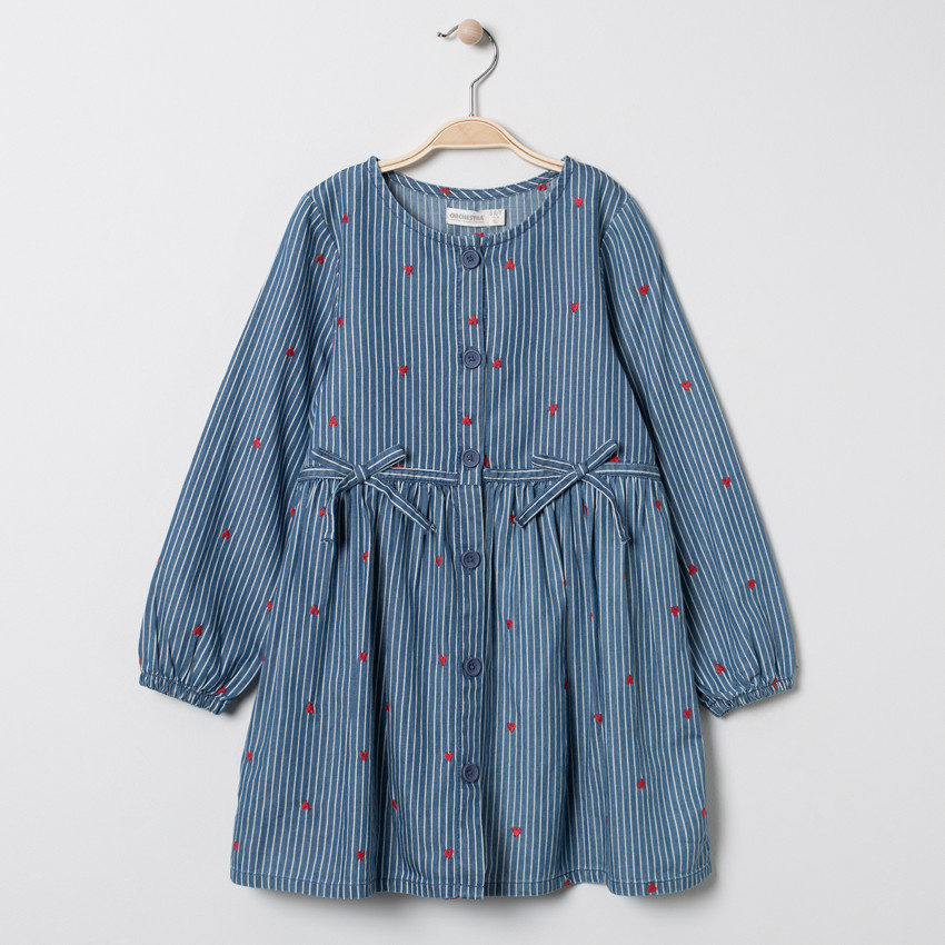 Robe manches longues rayée en chambray à coeurs brodés pour enfant fille Main Robe manches longues rayée en chambray à coeurs brodés pour enfant fille