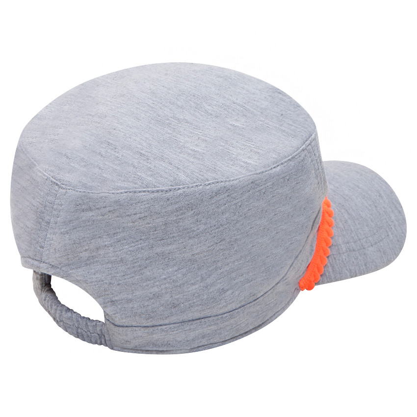 Casquette cubaine en molleton avec galon contrasté à pompons 