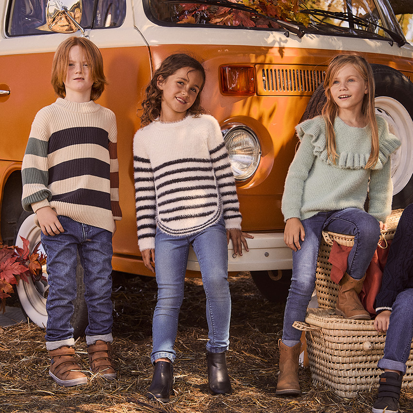 Pull en tricot côte uni avec empiècement volanté pour fille 