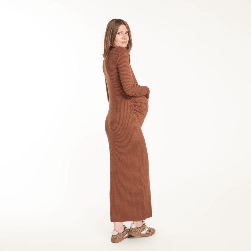 Robe longue de maternité en maille côtelée 