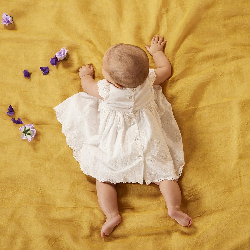 Robe de cérémonie en broderie anglaise pour bébé fille 