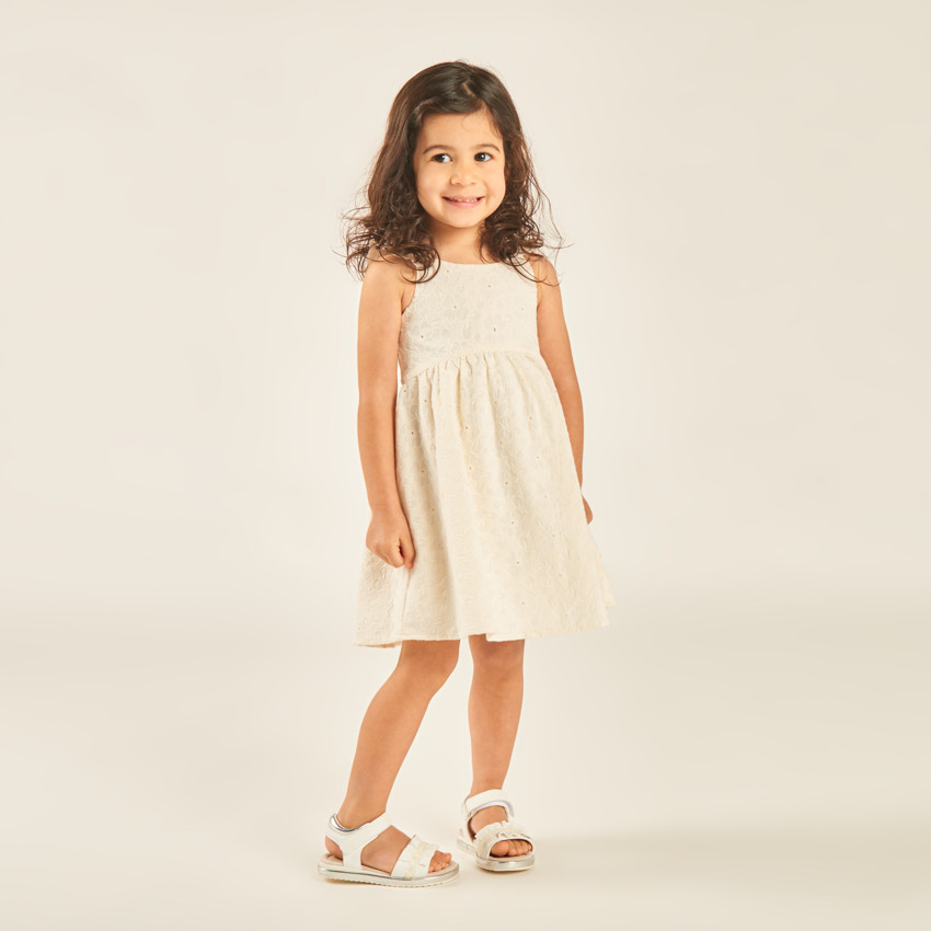 Robe à bretelles en broderie anglaise avec dos ajouré pour bébé fille