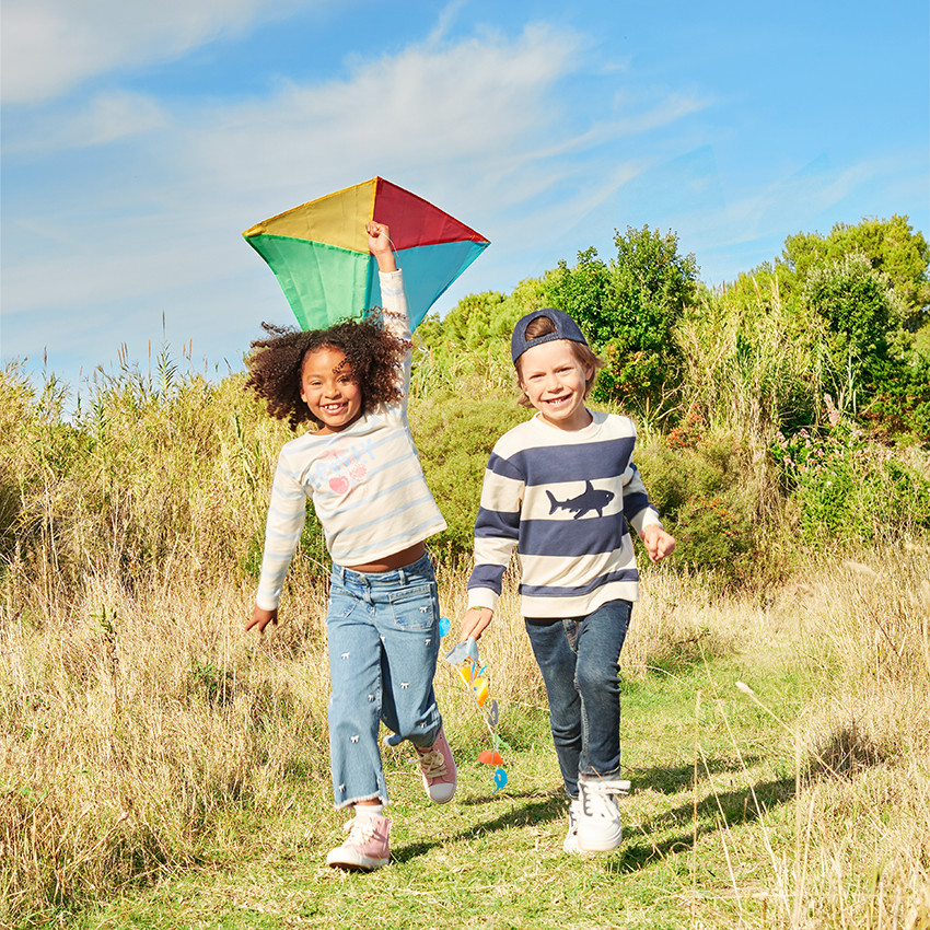 Sweat en molleton avec requin brodé pour garçon 