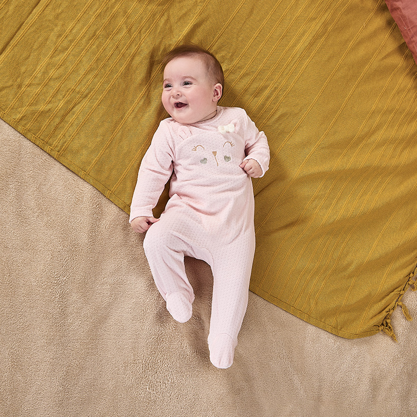 Dors-bien lapin en velours effet dévoré pour bébé fille 