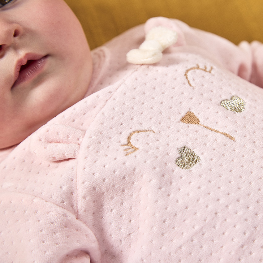 Dors-bien lapin en velours effet dévoré pour bébé fille 