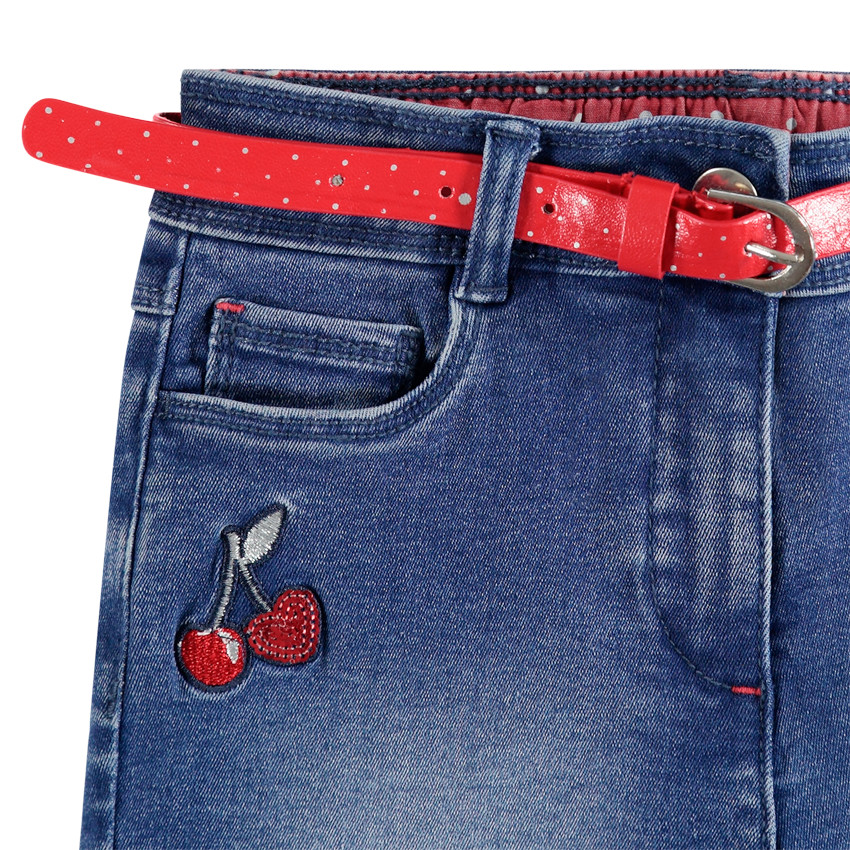 Short en jean effet used à cerises brodées 