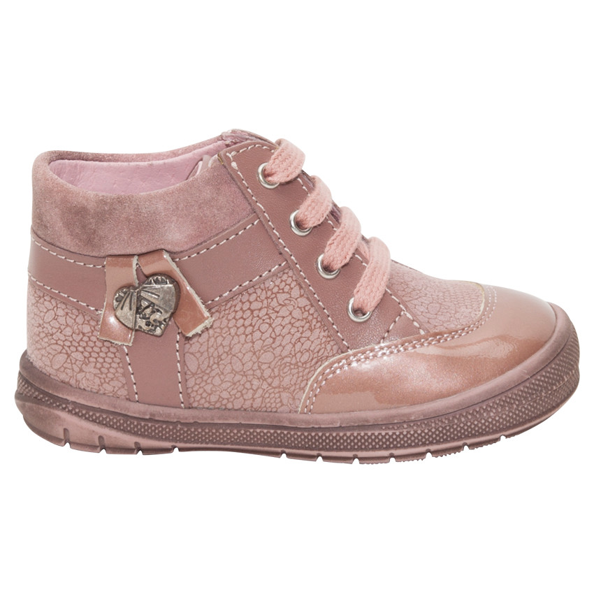 Bottillons en cuir avec rivet coeur 