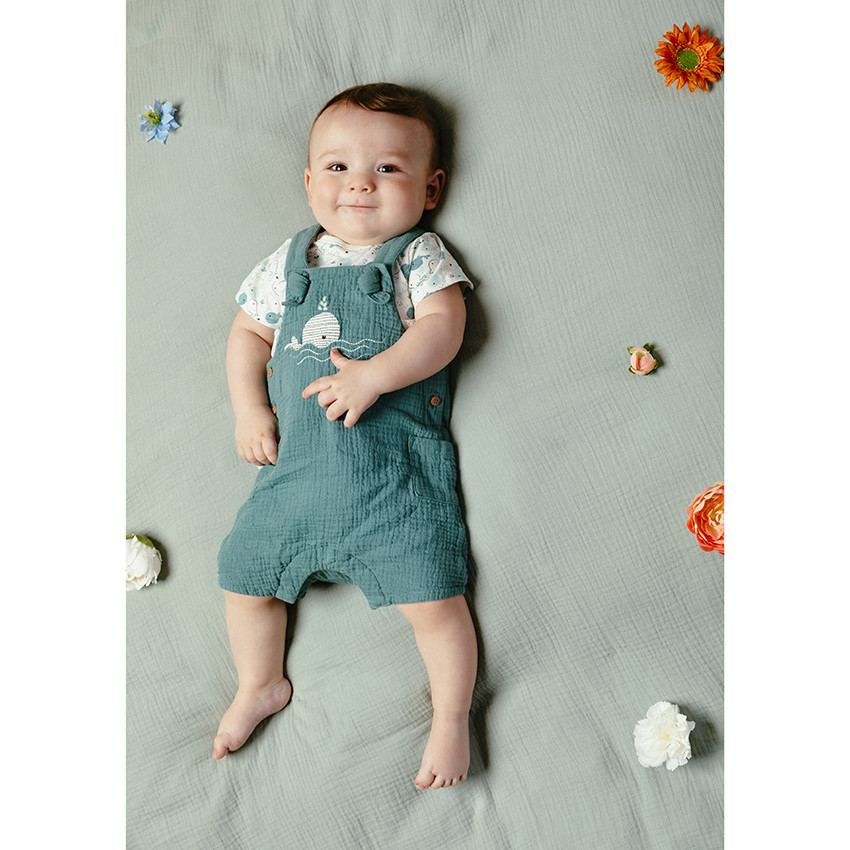 Ensemble t-shirt et salopette en gaze de coton bébé garçon 