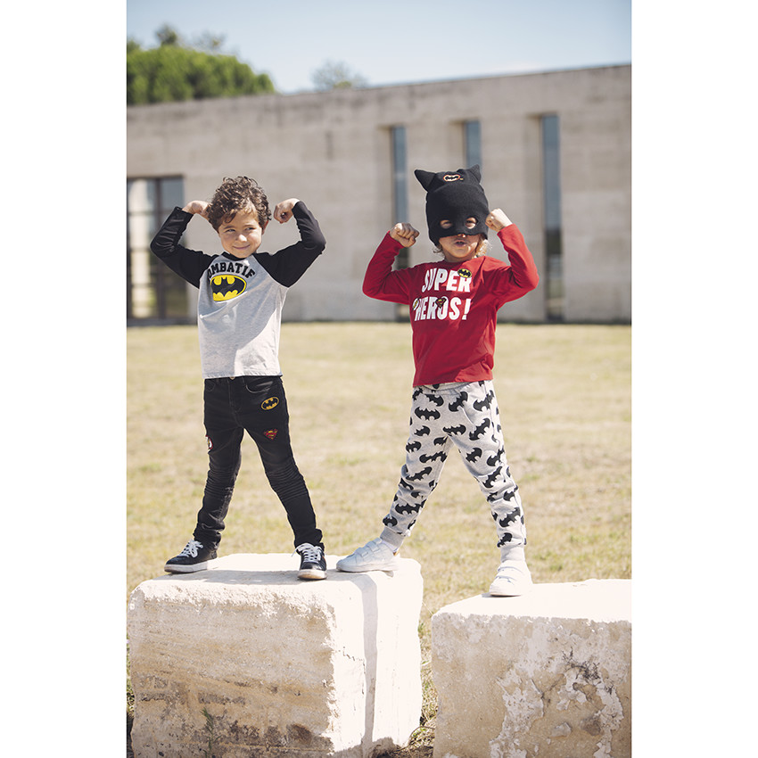 Jean droit effet délavé à badges super-héros pour enfant garçon 