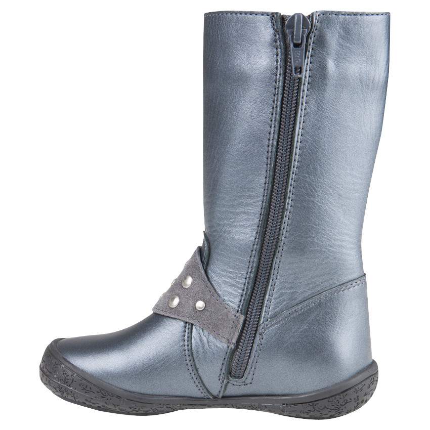Bottes argentées en cuir avec boucles et rivets 