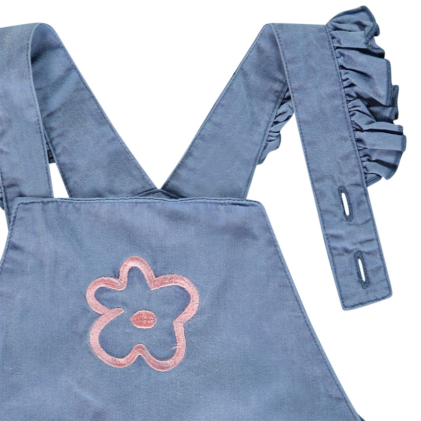 Salopette courte avec fleur brodée pour bébé fille 