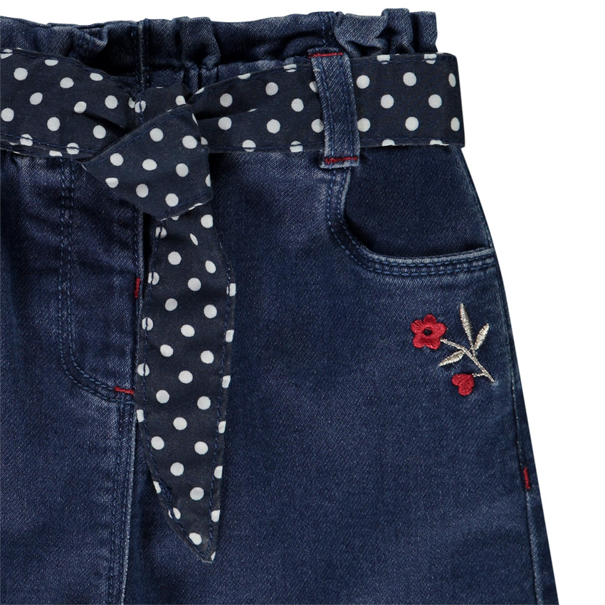 Jean avec ceinture et broderie pour bébé fille 
