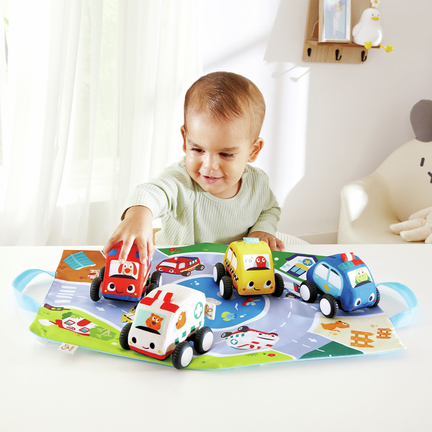 Set de 4 voitures à rétrofriction en tissu avec circuit 