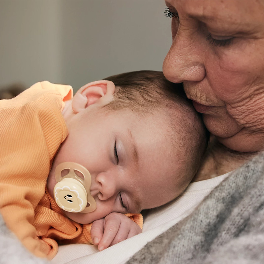 Lot de 2 sucettes silicone 0-2M Ultra Start décorées 