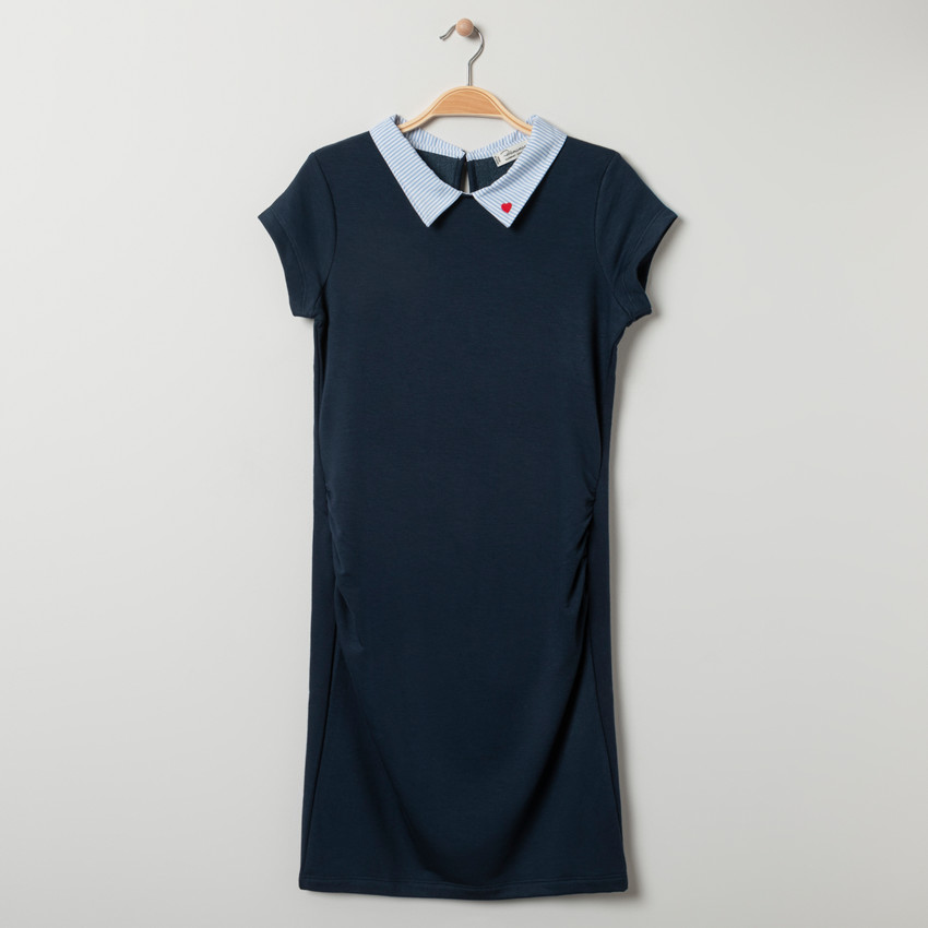 Robe de grossesse bleu marine à col rayé et coeur brodé 