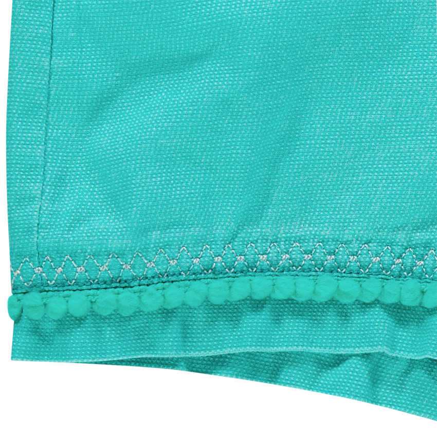 Short en toile à petits pompons en finition 