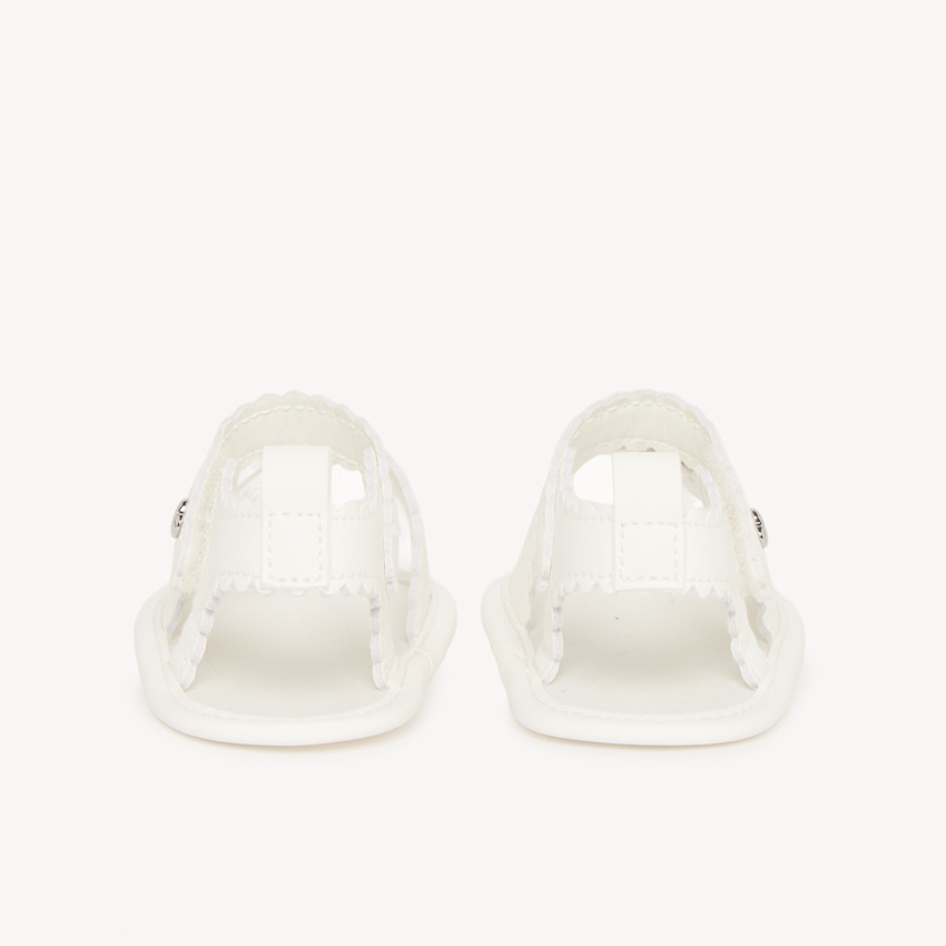 Sandales ouvertes à scratch festonnées blanches pour bébé fille 