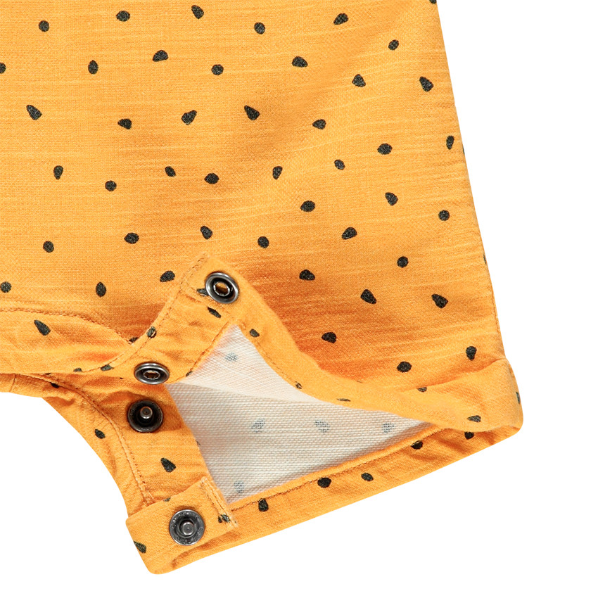 Ensemble bébé garçon avec t-shirt ludique et salopette jaune à pois 