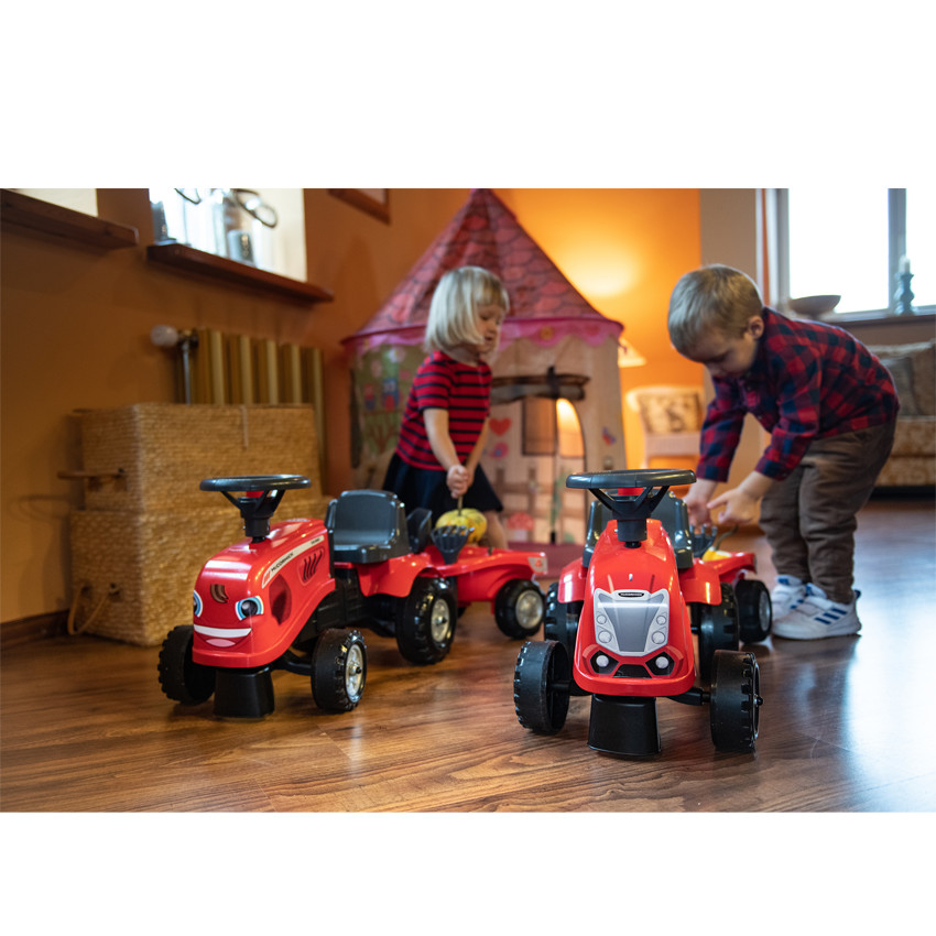 Tracteur Mc Cormick avec remorque  