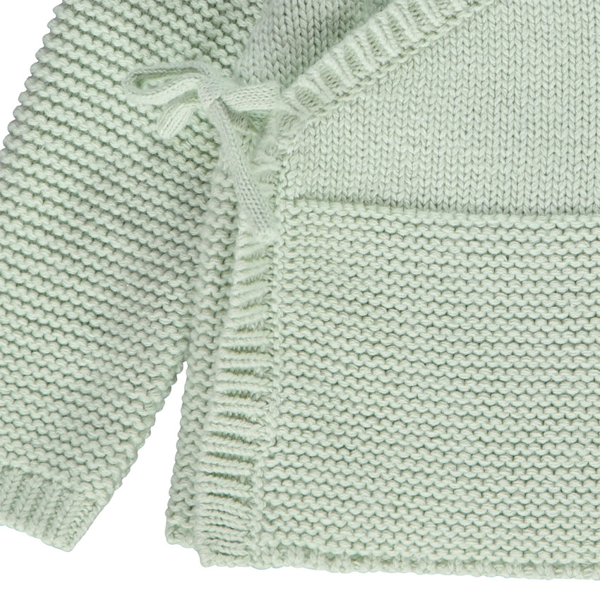 Gilet en tricot effet cache-coeur pour bébé prématuré 