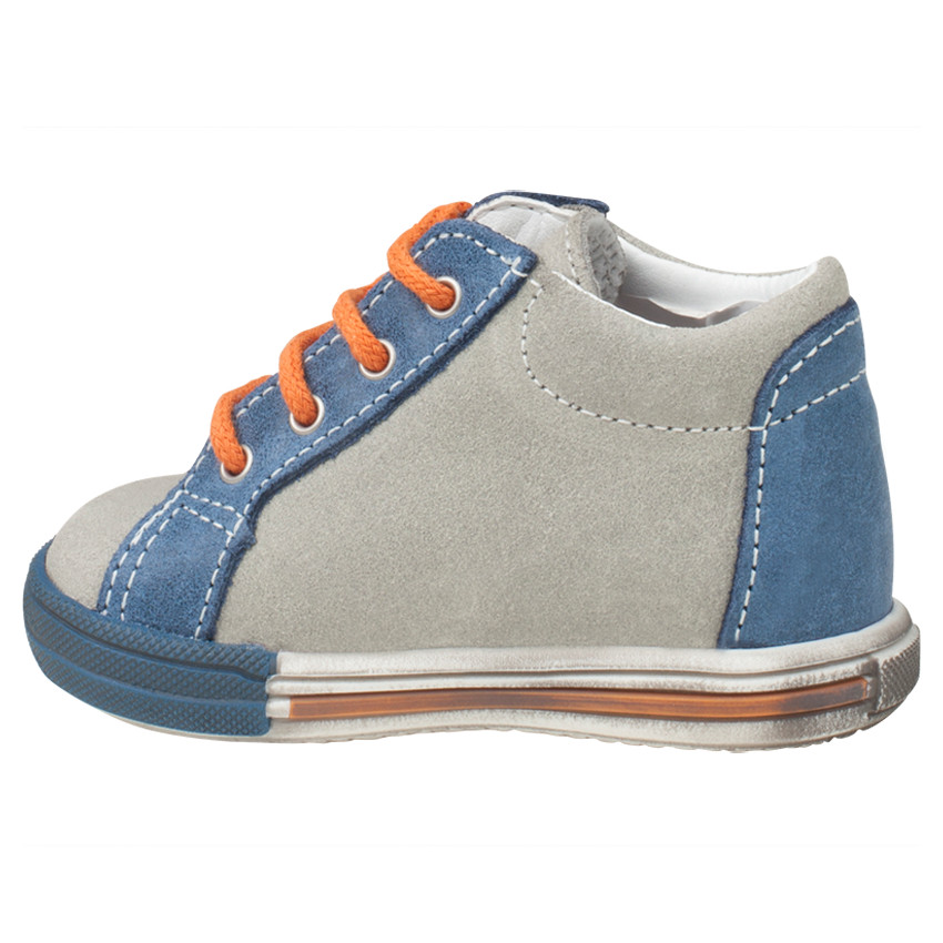 Bottillons en cuir avec patch forme écusson 