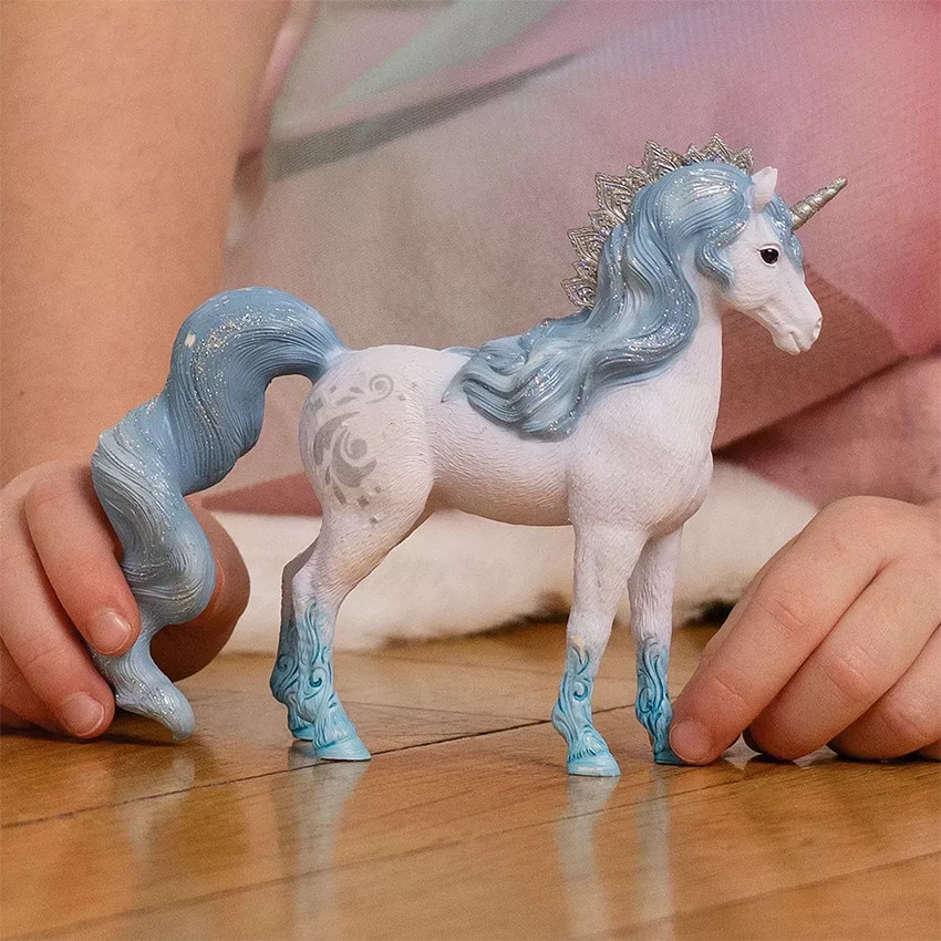 Figurine jument licorne des éléments  