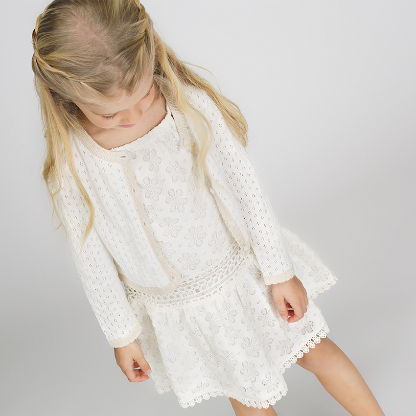 Robe sans manches avec fleurs en dentelle 