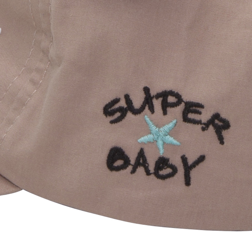 Casquette avec oreilles en relief 