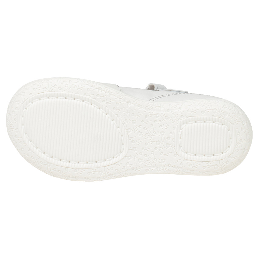 Babies blanches en cuir irisé avec fleurs et rivets 