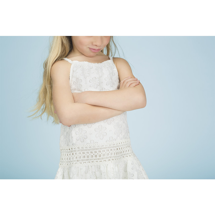 Robe sans manches avec fleurs en dentelle 