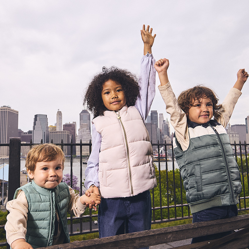 Doudoune sans manches en toile matte pour fille  