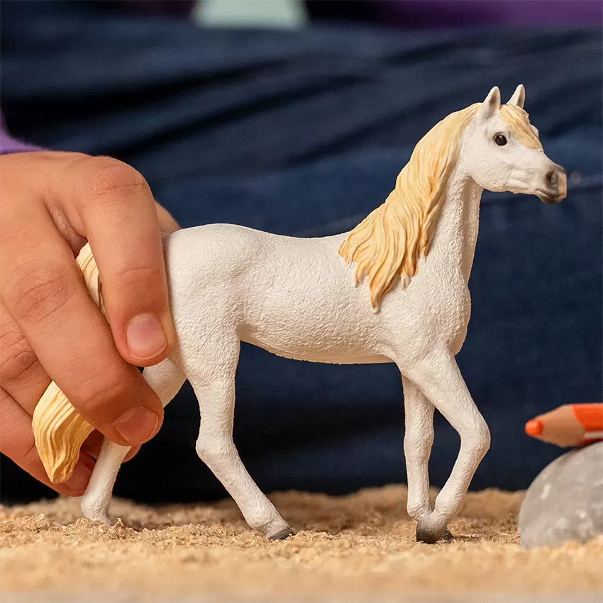 Figurine jument arabe  
