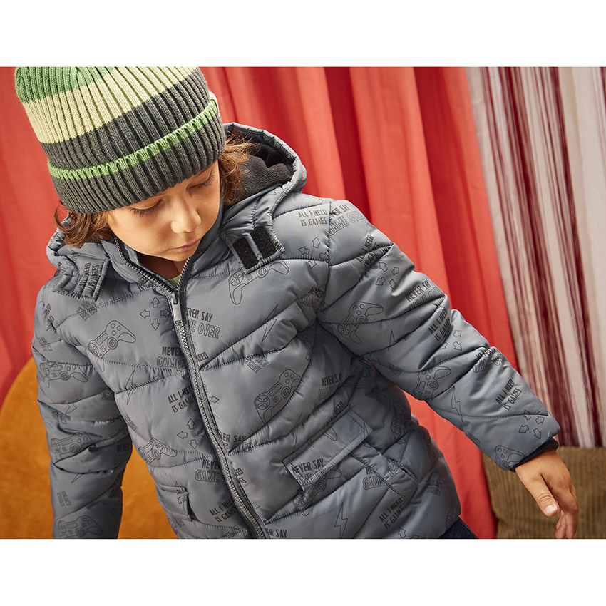 Bonnet en tricot à rayures pour garçon 