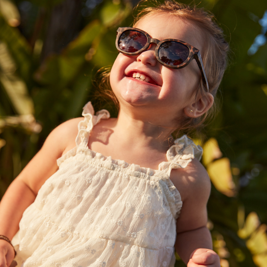 Robe à bretelles en tulle brodée ailes de papillon dans le dos pour bébé fille 