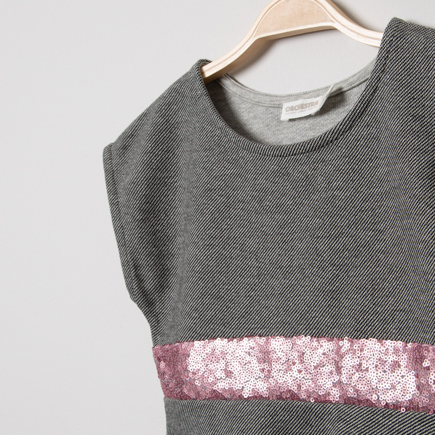 Robe en maille manches courtes avec bandeau en sequins roses 